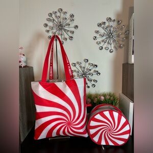 NEW 🆕 Clinique tote 👜 & cosmetic bag